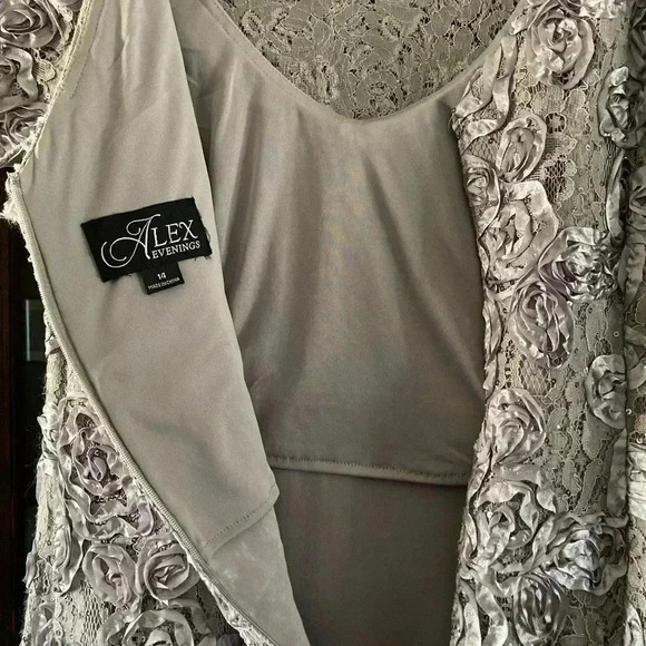 Alex Evenings Rosette A-Line Gown Size 14 - Picture 2 of 8